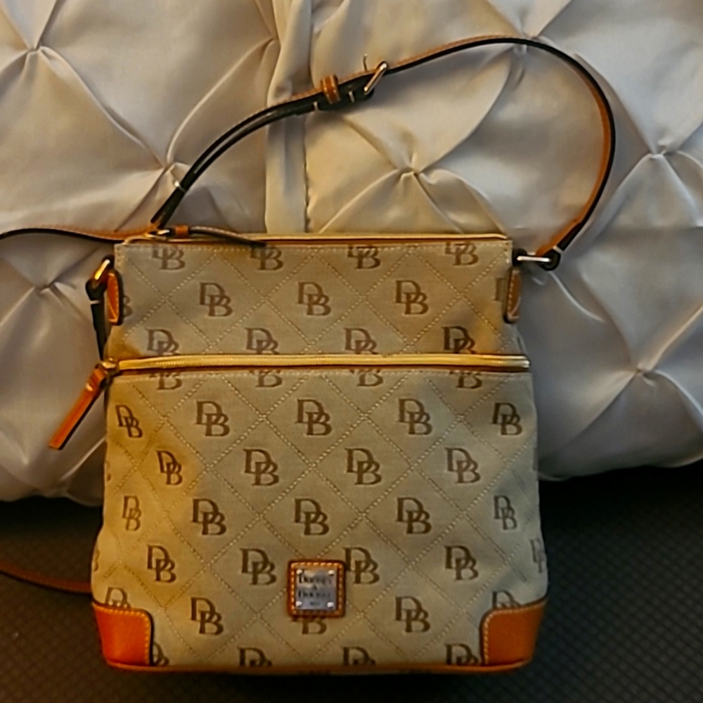 Dooney and bourke crossbody bag